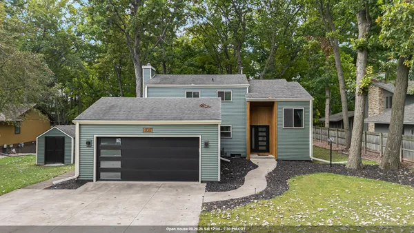 $449,900 | 1730 North Briarcliff Drive, Appleton, WI 54915
