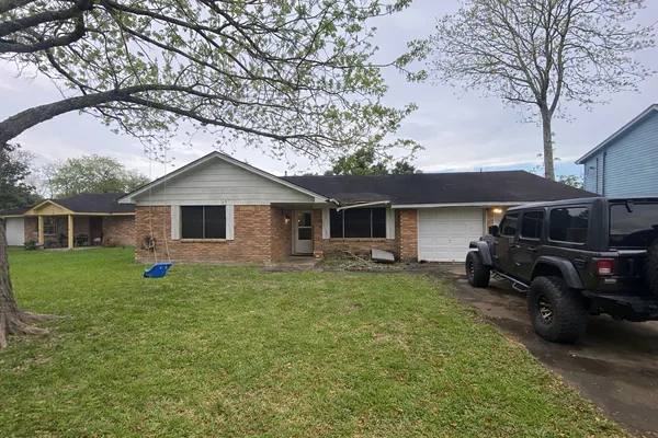 $129,900 | 104 Oriole Lane, Angleton, TX 77515