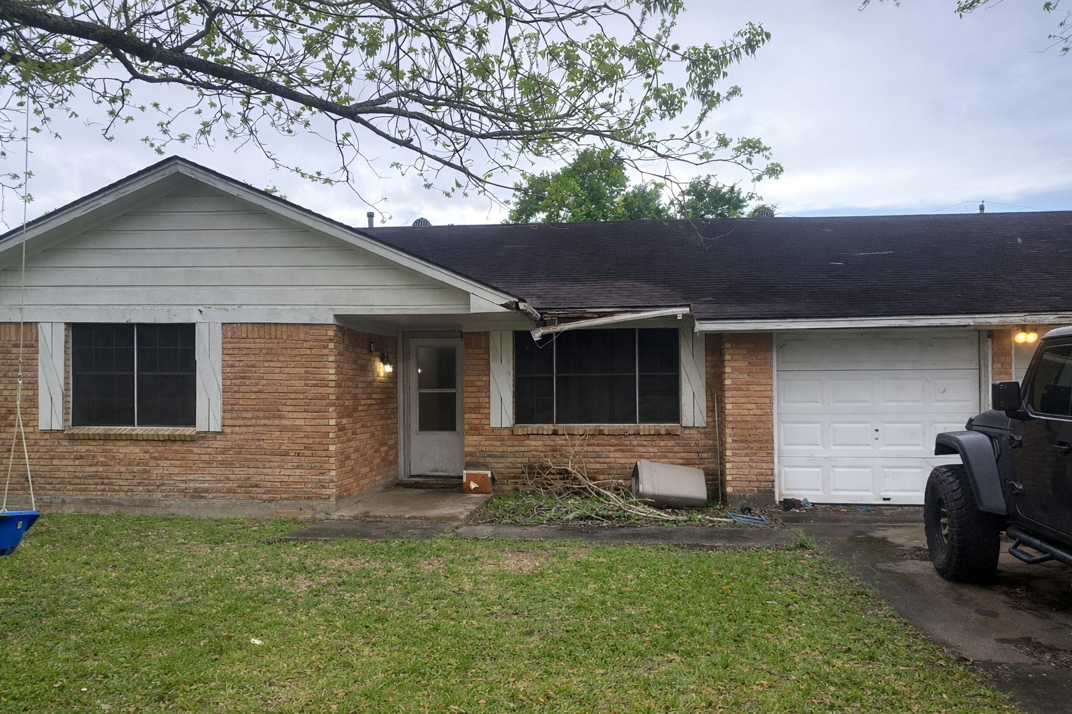 104 Oriole Lane Angleton, TX 77515 - Photo 2 of 14