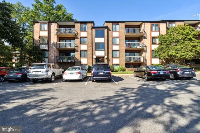 $305,000 | 9730 Kingsbridge Drive, Unit 202, Fairfax, VA 22031