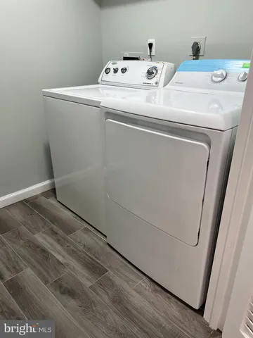 $305,000 | 9730 Kingsbridge Drive, Unit 202, Fairfax, VA 22031