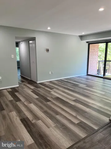 $305,000 | 9730 Kingsbridge Drive, Unit 202, Fairfax, VA 22031