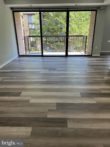 $305,000 | 9730 Kingsbridge Drive, Unit 202, Fairfax, VA 22031