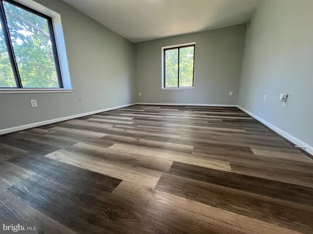 $305,000 | 9730 Kingsbridge Drive, Unit 202, Fairfax, VA 22031