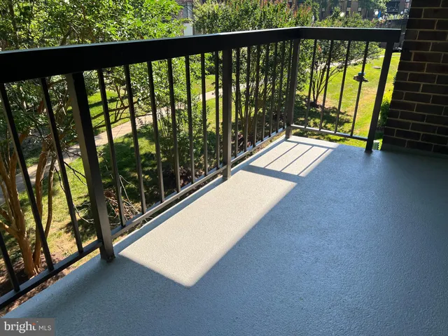 $305,000 | 9730 Kingsbridge Drive, Unit 202, Fairfax, VA 22031