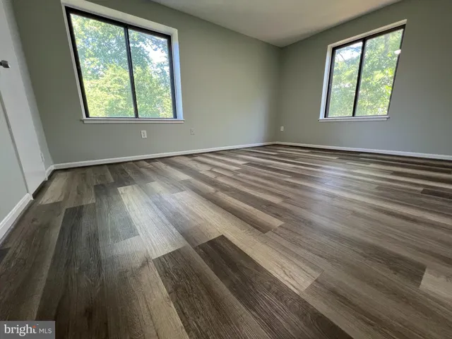 $305,000 | 9730 Kingsbridge Drive, Unit 202, Fairfax, VA 22031