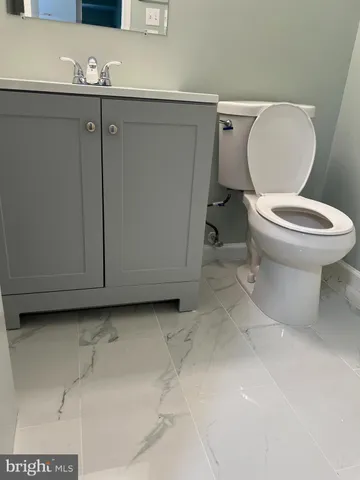 $305,000 | 9730 Kingsbridge Drive, Unit 202, Fairfax, VA 22031