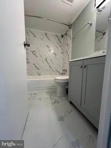 $305,000 | 9730 Kingsbridge Drive, Unit 202, Fairfax, VA 22031