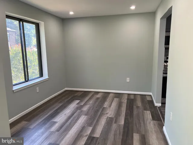 $305,000 | 9730 Kingsbridge Drive, Unit 202, Fairfax, VA 22031