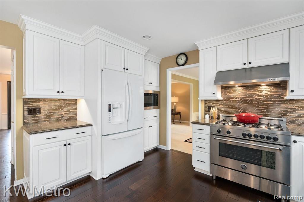 323 Shellbourne Drive Rochester, MI 48309 - Photo 13 of 62