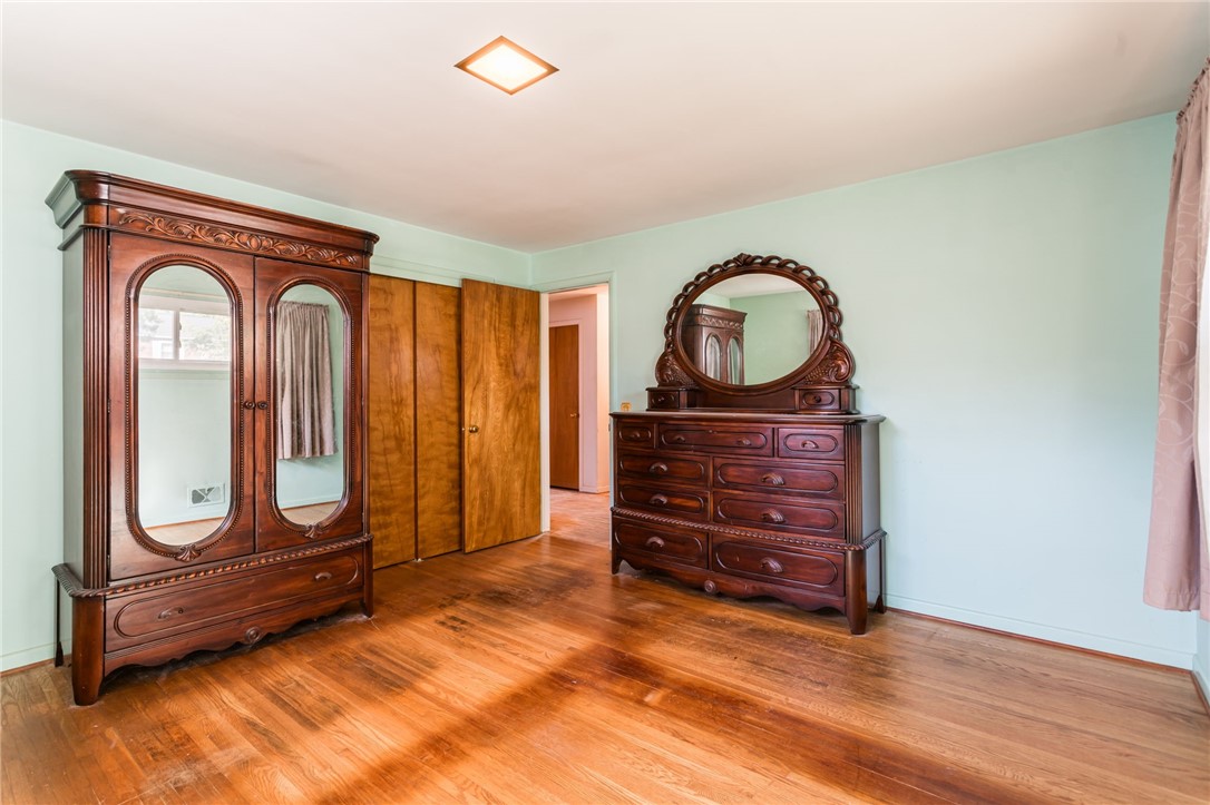27 Angora Drive Irondequoit, NY 14617 - Photo 13 of 19 Seller would like to leave the dresser and armoire