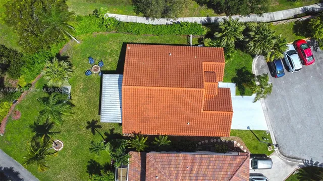 a view of an outdoor space