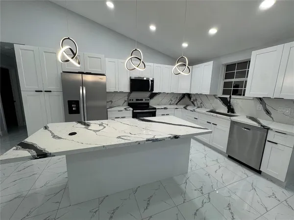 $305,000 | 2555 West Taunton Road, Avon Park, FL 33825
