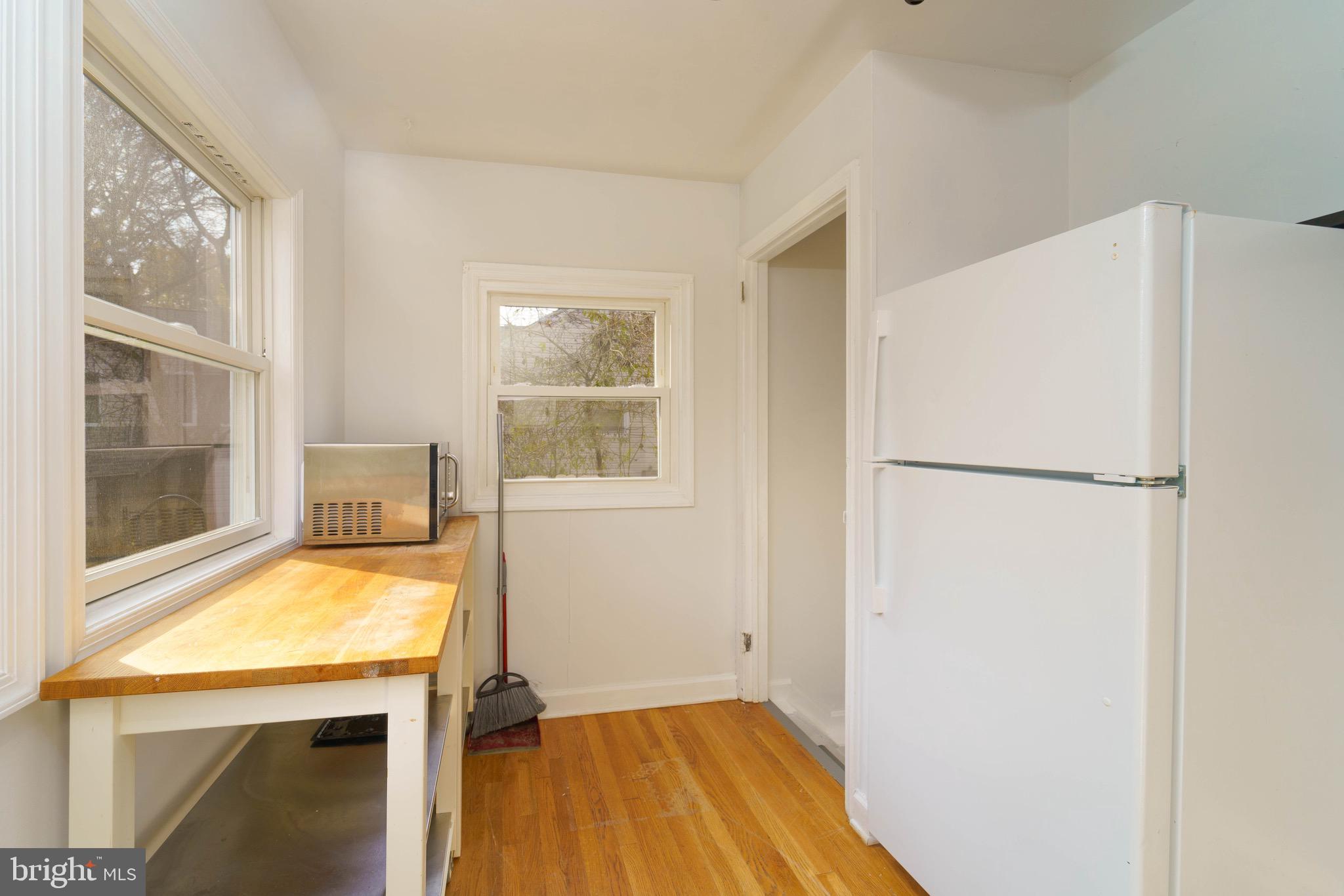4400 Garrett Park Road Wheaton, MD 20906 - Photo 6 of 21