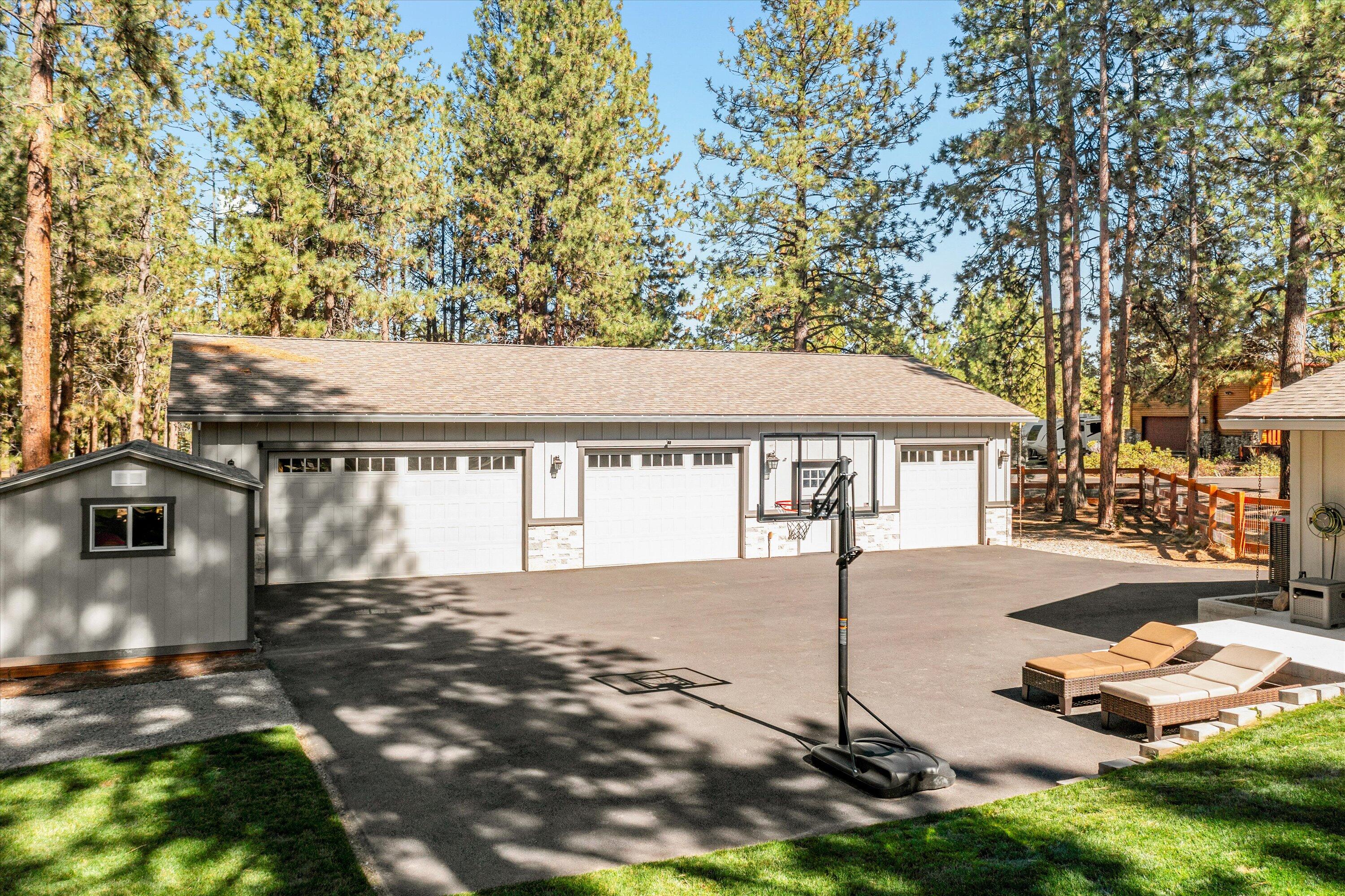 60095 East Ridgeview Drive Bend, OR 97702 - Photo 19 of 45 shop