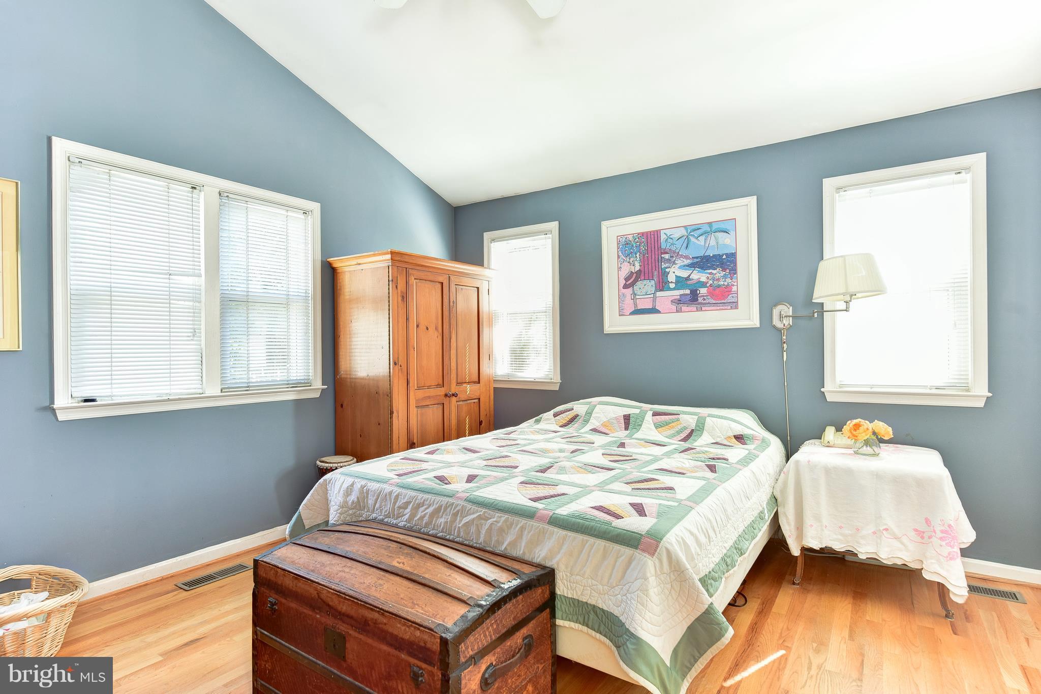 7923 Jackson Road Alexandria, VA 22308 - Photo 21 of 33 Bedroom with vaulted ceiling