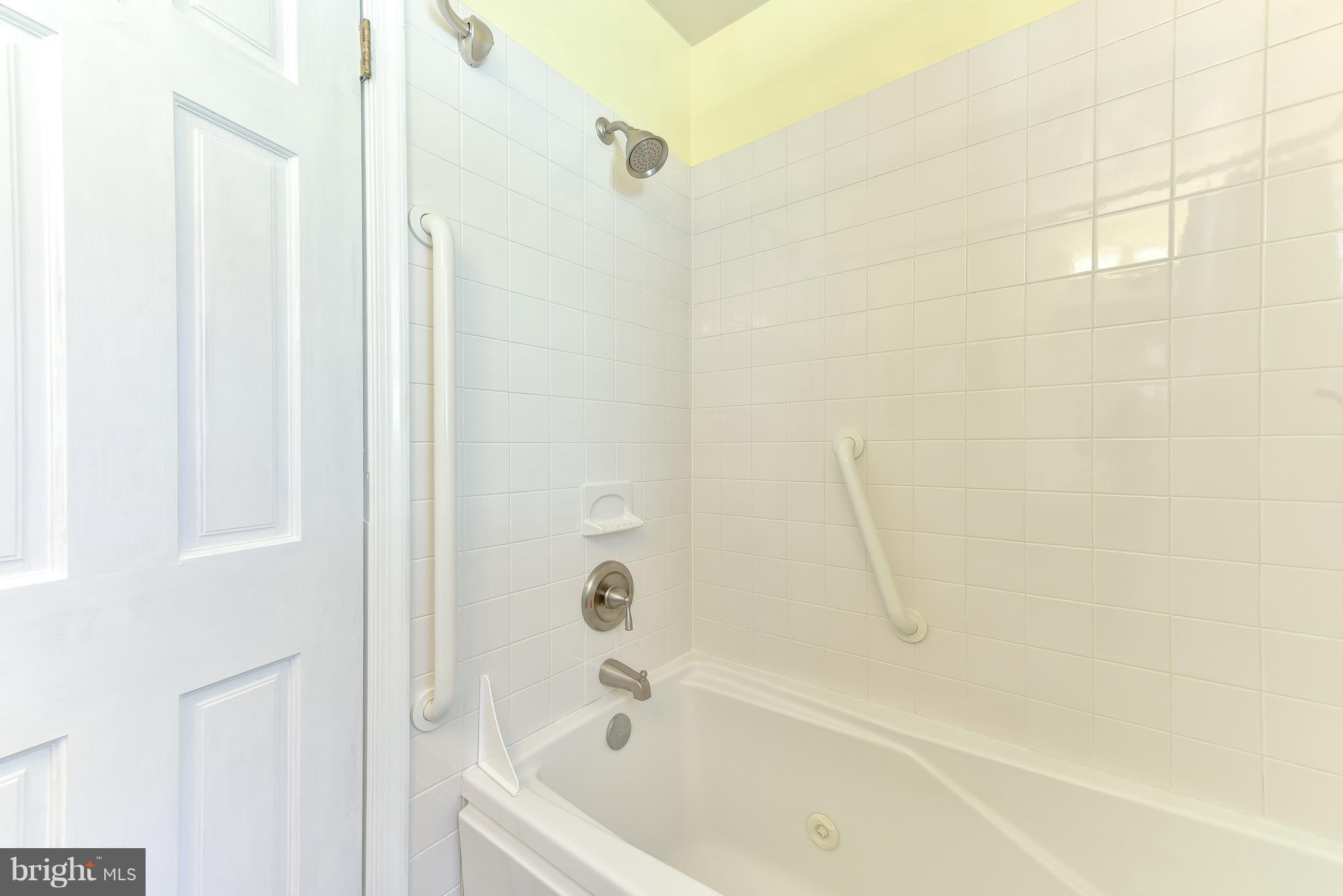 7923 Jackson Road Alexandria, VA 22308 - Photo 23 of 33 2nd Bath with soaking tub