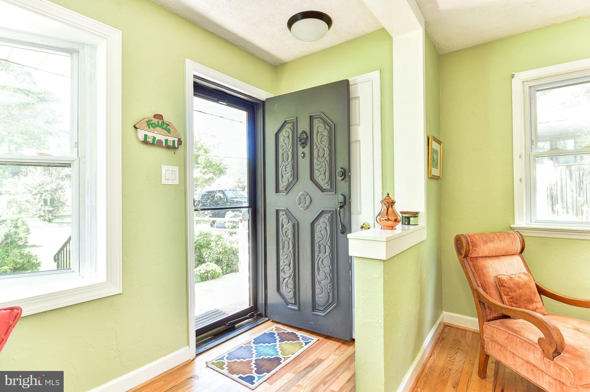 7923 Jackson Road Alexandria, VA 22308 - Photo 6 of 33 Entryway