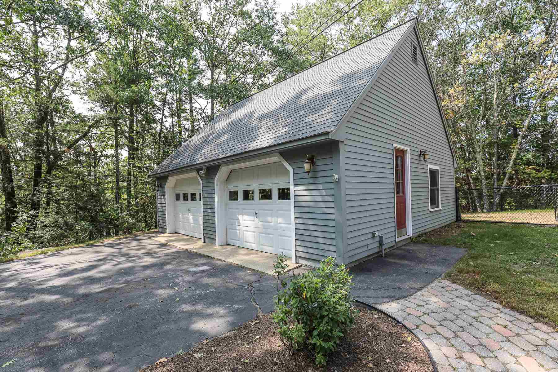 7 Griffin Road Deerfield, NH 03037 - Photo 3 of 37
