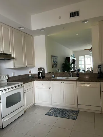 $2,500 | 24 Harbour Isle Drive East, Unit 104, Fort Pierce, FL 34949