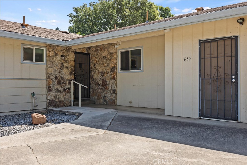 657 Villa Drive Chico, CA 95973 - Photo 5 of 40 a backyard of a house