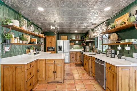 $850,000 | 7915 Flowerfield Drive, Tampa, FL 33615