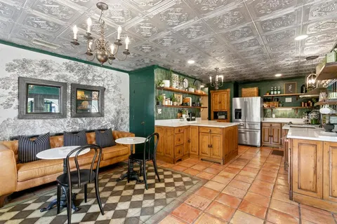 $850,000 | 7915 Flowerfield Drive, Tampa, FL 33615