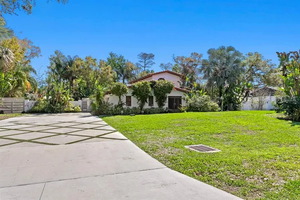 $799,000 | 7915 Flowerfield Drive, Tampa, FL 33615