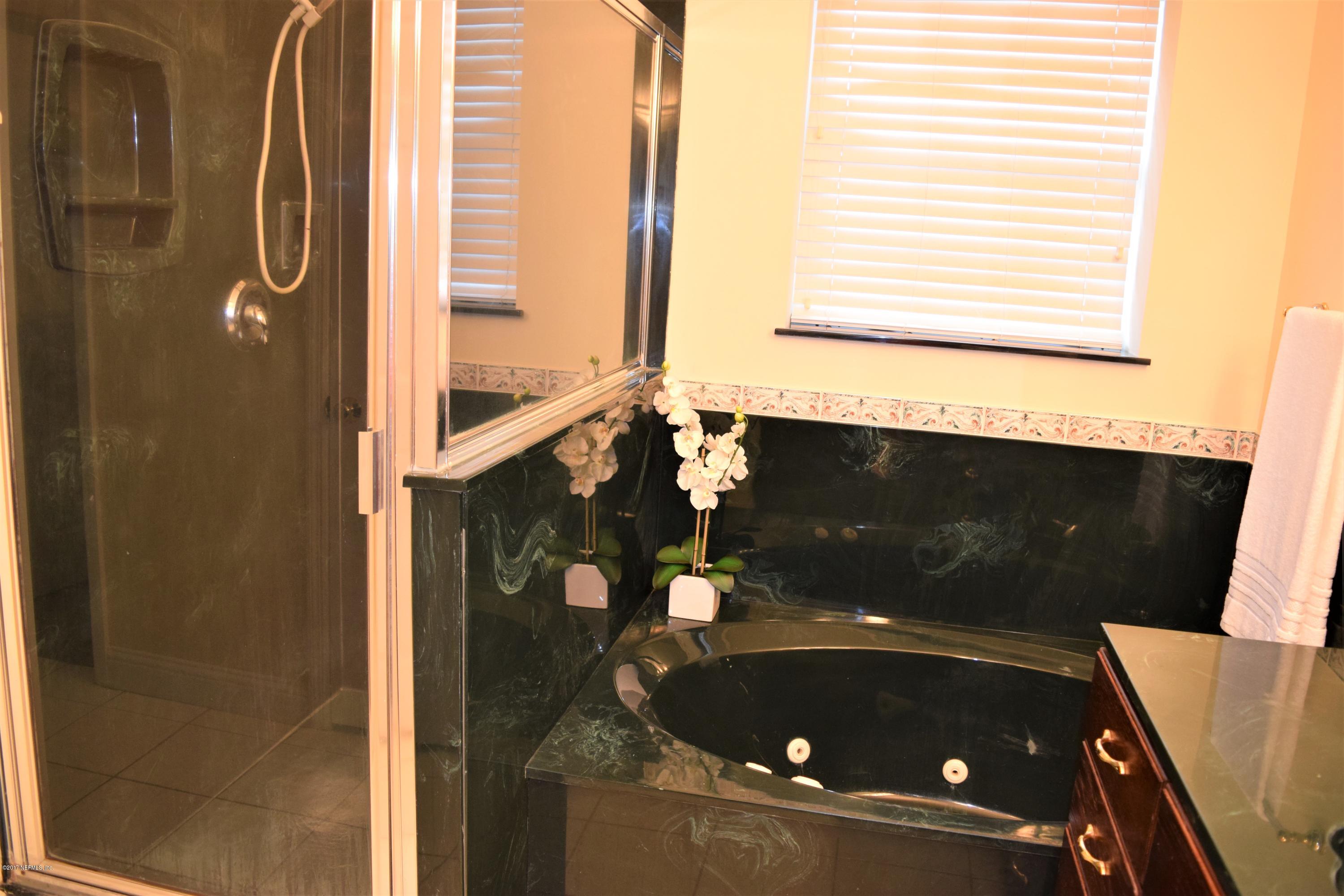 6658 Bennett Road Jacksonville, FL 32216 - Photo 8 of 19 a bathroom with a bathtub