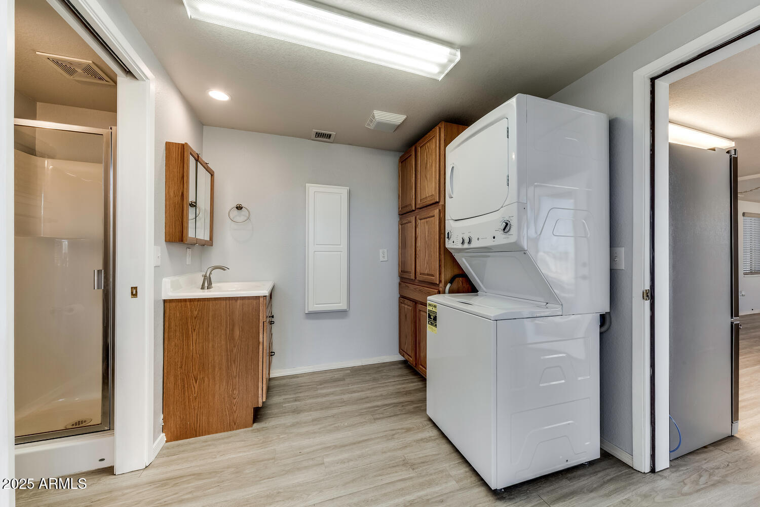 17200 West Bell Road, Unit 1801 Surprise, AZ 85374 - Photo 14 of 40 a kitchen with stainless steel appliances a refrigerator and a stove