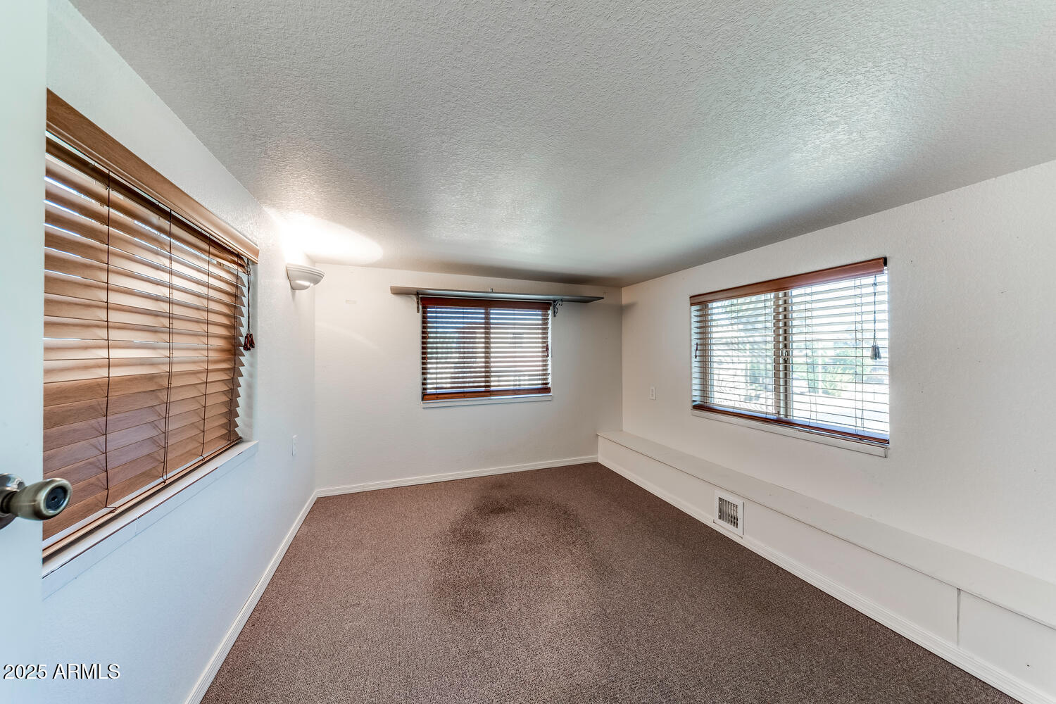 17200 West Bell Road, Unit 1801 Surprise, AZ 85374 - Photo 16 of 40 a view of an empty room with a window