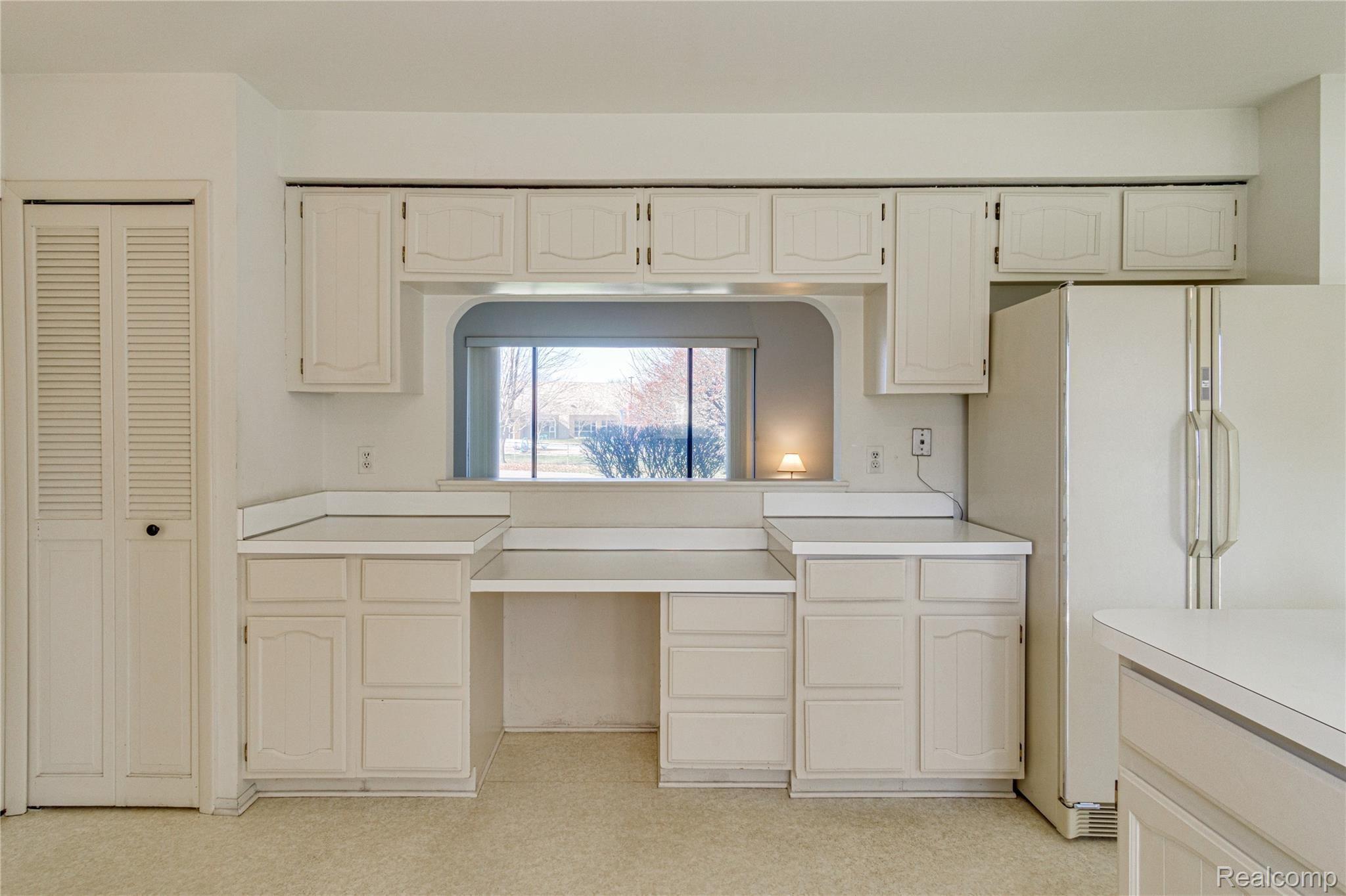 605 Castlebar Drive Rochester, MI 48309 - Photo 9 of 26 Opening between Kitchen and Living Room gives open concept feel