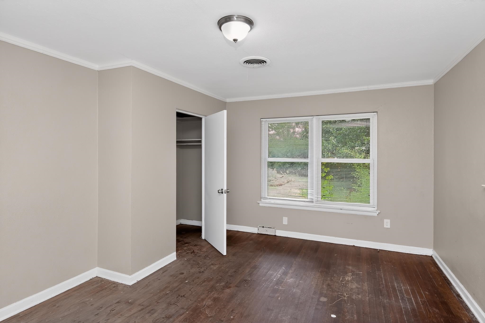 1403 Old Hickory Road Memphis, TN 38116 - Photo 31 of 31 Room featuring wood-finish flooring, neutral wall tones, and white trim