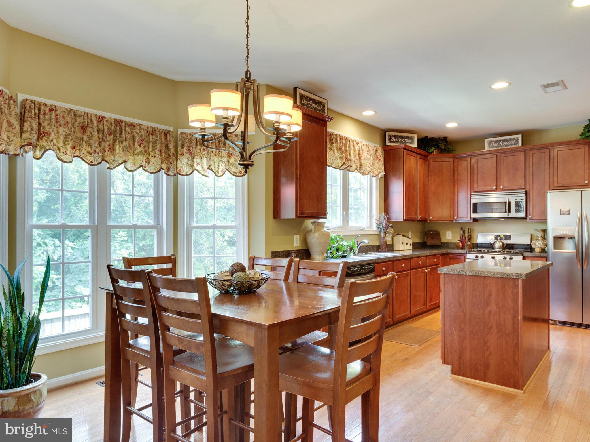 7701 Ridgepark Court Springfield, VA 22153 - Photo 8 of 30 Breakfast Rm and Kitchen