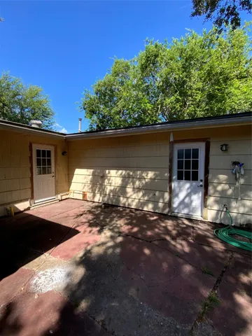 $1,900 | 405 Azalea Drive, Baytown, TX 77520