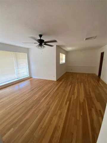 $1,900 | 405 Azalea Drive, Baytown, TX 77520