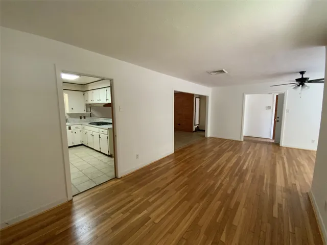 $1,900 | 405 Azalea Drive, Baytown, TX 77520