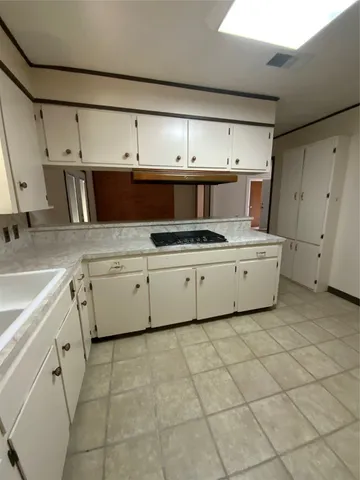 $1,900 | 405 Azalea Drive, Baytown, TX 77520