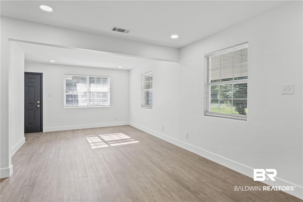 1605 Woodley Road Mobile, AL 36618 - Photo 4 of 21 Gallery Image 4