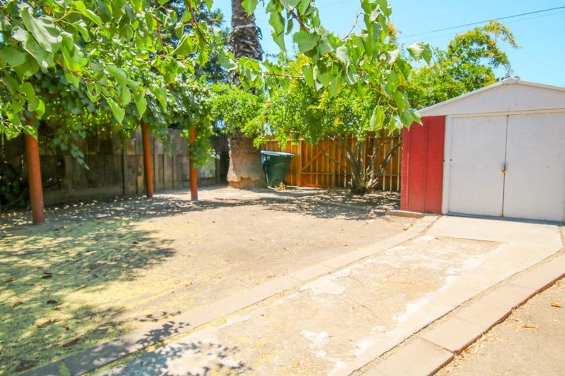 1111 South Klein Avenue Reedley, CA 93654 - Photo 34 of 44