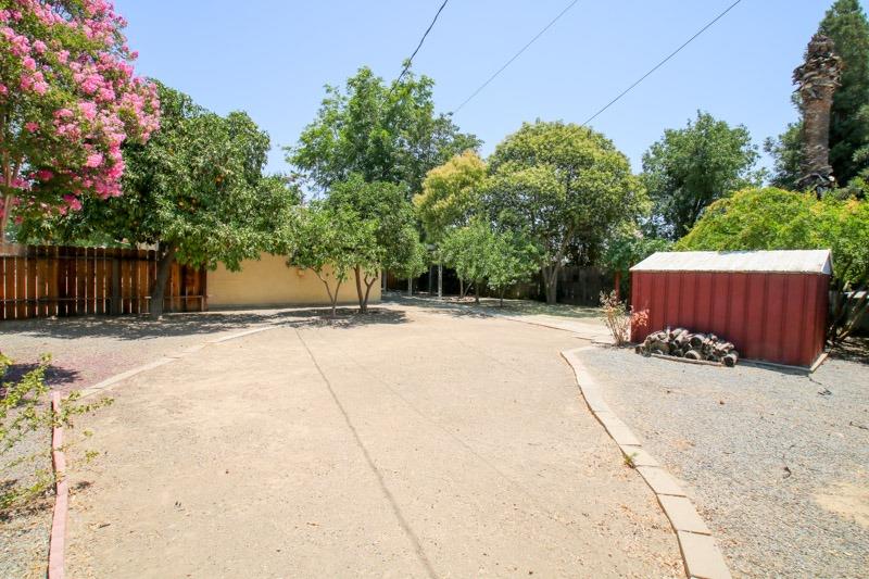1111 South Klein Avenue Reedley, CA 93654 - Photo 38 of 44