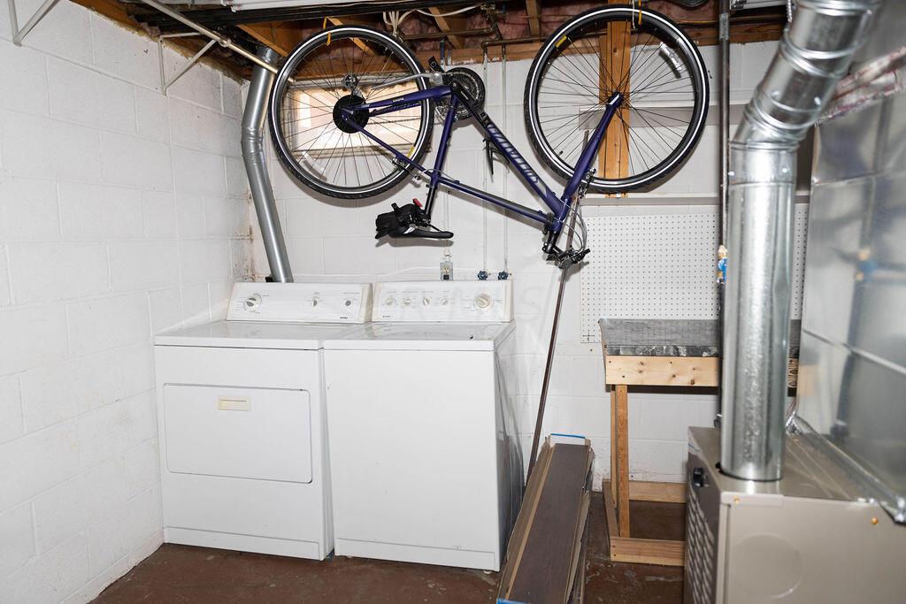 995 Annagladys Drive, Unit R2 Columbus, OH 43085 - Photo 19 of 21 Washer and dryer stay