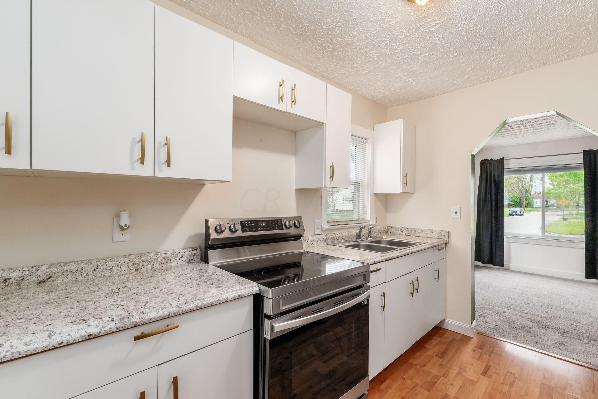 2181 Sagamore Road Columbus, OH 43219 - Photo 8 of 26 Kitchen 4