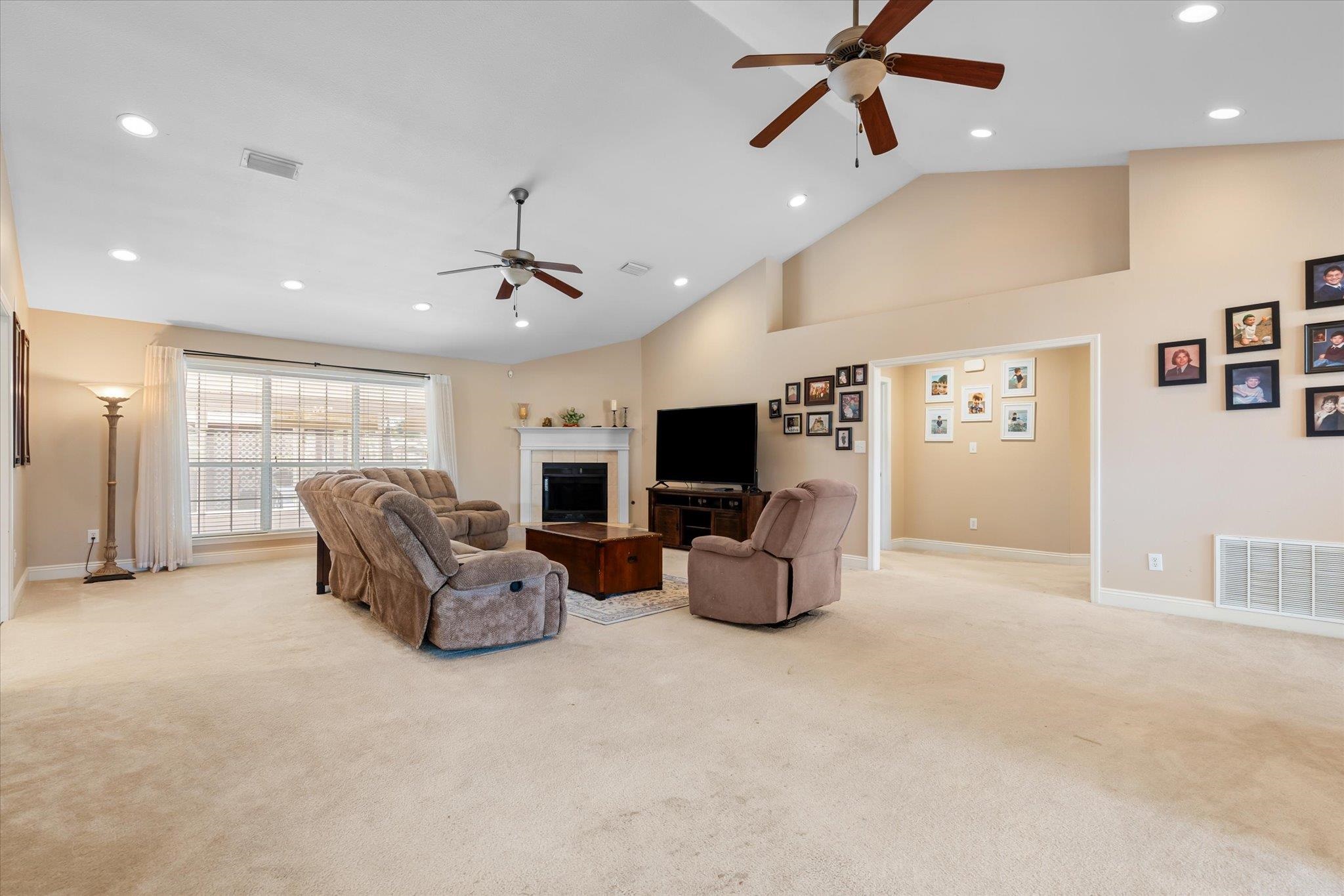 27712 Rileywood Drive Daphne, AL 36526 - Photo 2 of 45 Living Room