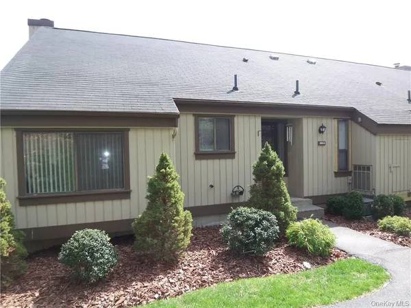 $2,900 | 288 Heritage Hills, Unit A, Somers, NY 10589