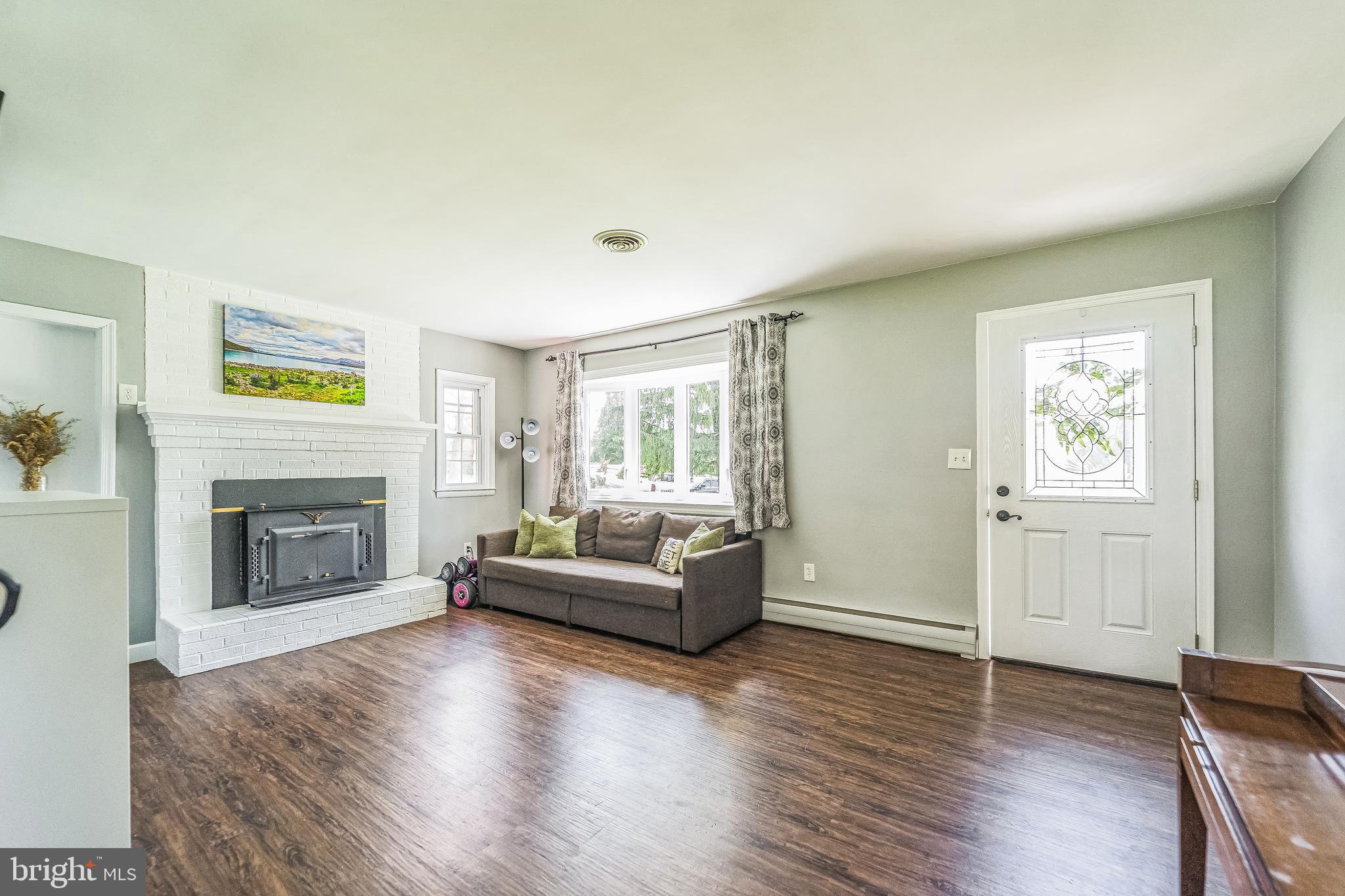 5233 Braddock Road Woodbine, MD 21797 - Photo 6 of 42 Living Room