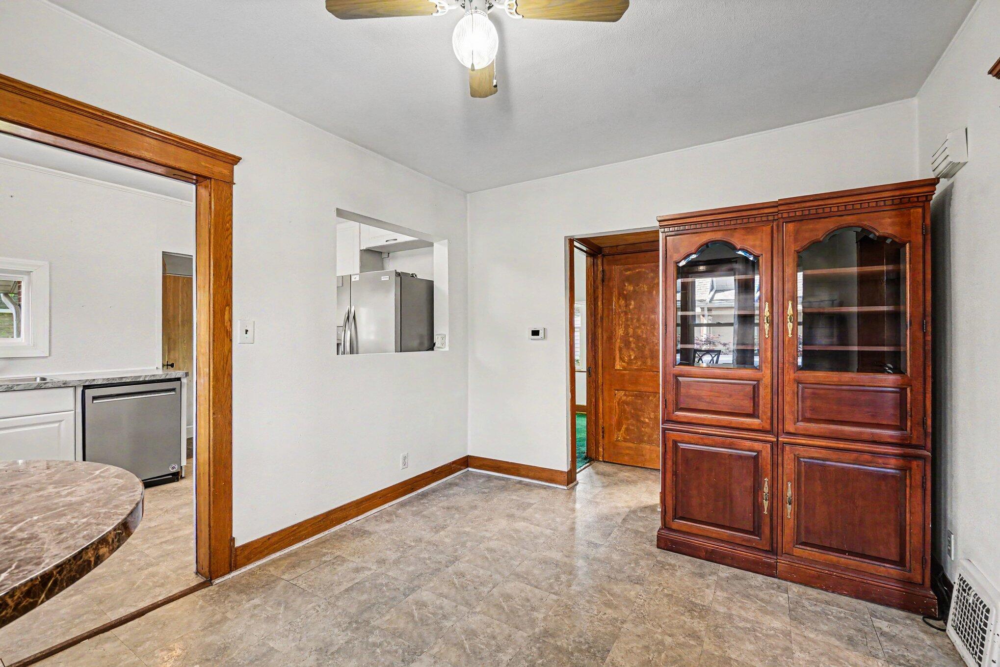 831 Bush Street Jackson, MI 49202 - Photo 8 of 25 007_file_9576