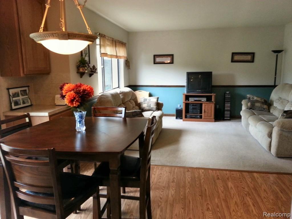 2186 Highsplint Drive Rochester, MI 48307 - Photo 7 of 22 Kitchen_Family Room.jpg