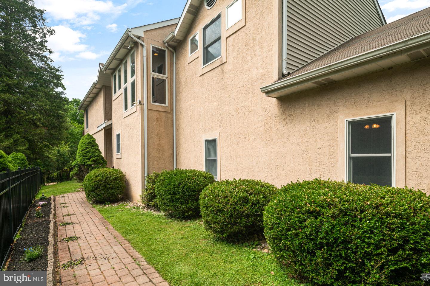 721 Spring Lane Philadelphia, PA 19128 - Photo 3 of 48 Gallery Image 3