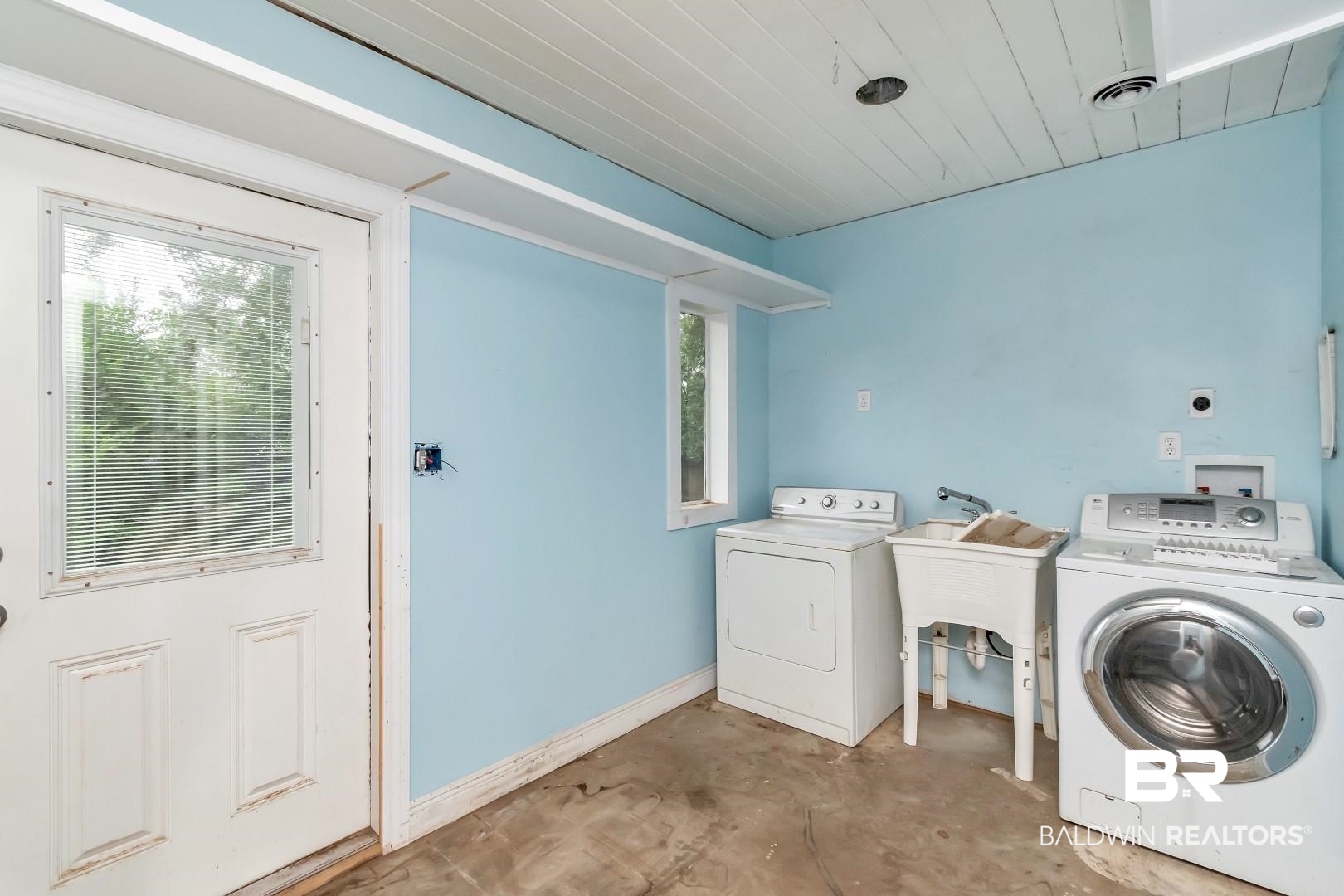 2762 Hillcrest Road Mobile, AL 36695 - Photo 19 of 25 Washroom with sink and washer and dryer